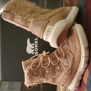 Sorel youth Explorer Cozy winter boots-used